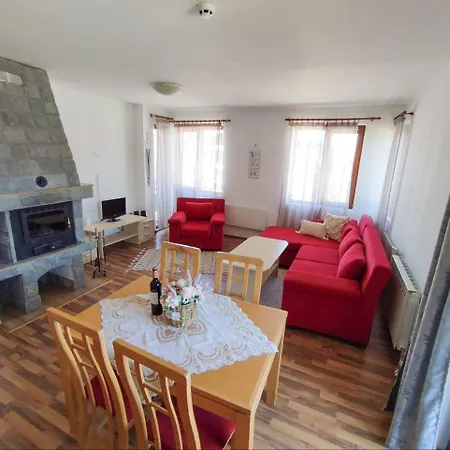 Pirin Heights 200m From Road Appartement